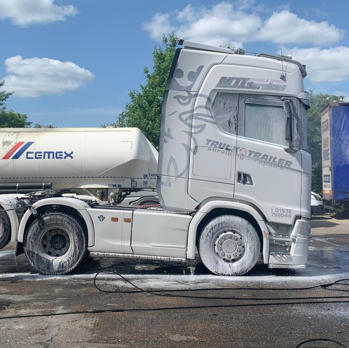 Tractor Unit cleaning Northampton
